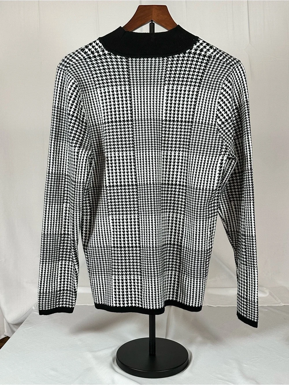 T Tahari Black & White Houndstooth Turtleneck Sweater